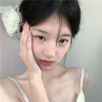 拥抱太阳的月亮